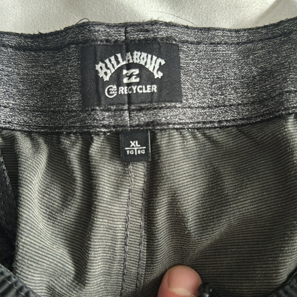 Billabong hybrid shorts - good condition and super comfy. Dark grey - Picture 3 of 4